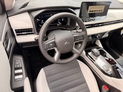 2026 Mitsubishi Outlander SE