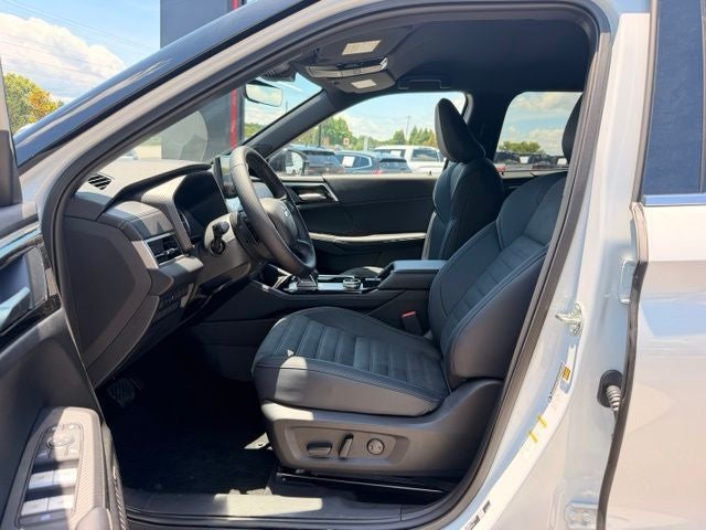 2026 Mitsubishi Outlander LE