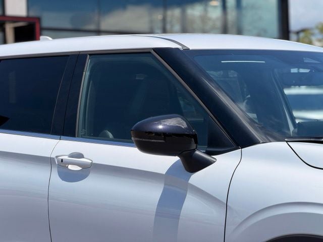 2026 Mitsubishi Outlander LE