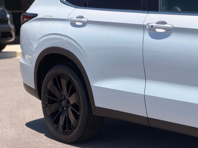 2026 Mitsubishi Outlander LE