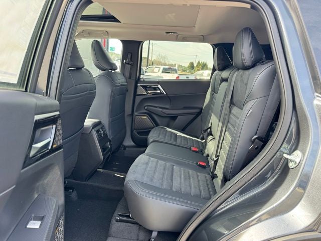 2026 Mitsubishi Outlander Base