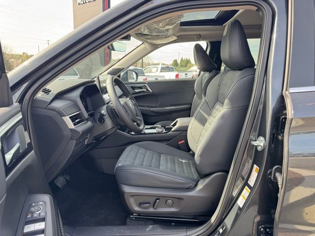 2026 Mitsubishi Outlander Base