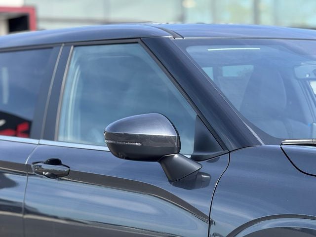 2026 Mitsubishi Outlander Base