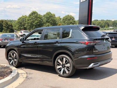 2026 Mitsubishi Outlander SE