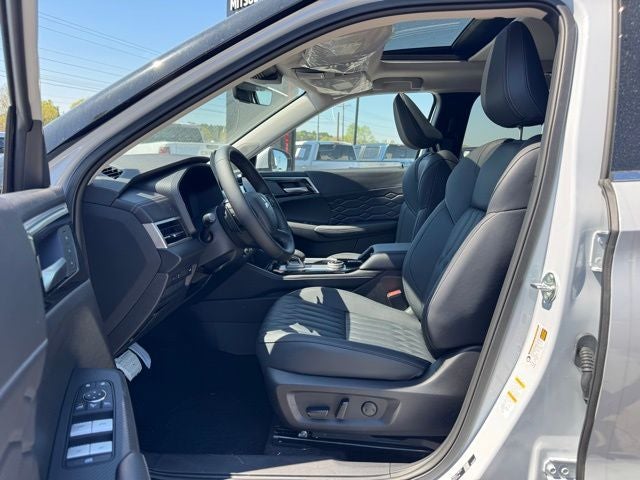 2026 Mitsubishi Outlander Base