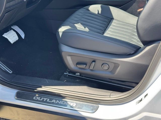 2026 Mitsubishi Outlander Base