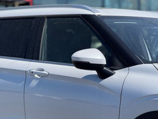 2026 Mitsubishi Outlander Base