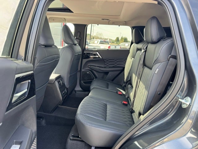 2026 Mitsubishi Outlander Base