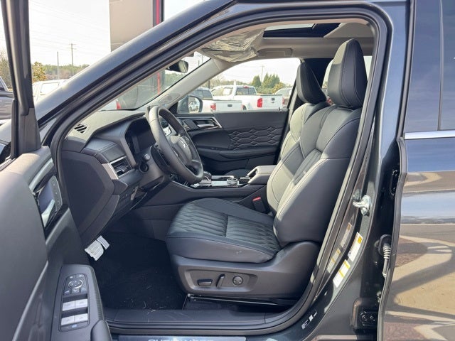 2026 Mitsubishi Outlander Base