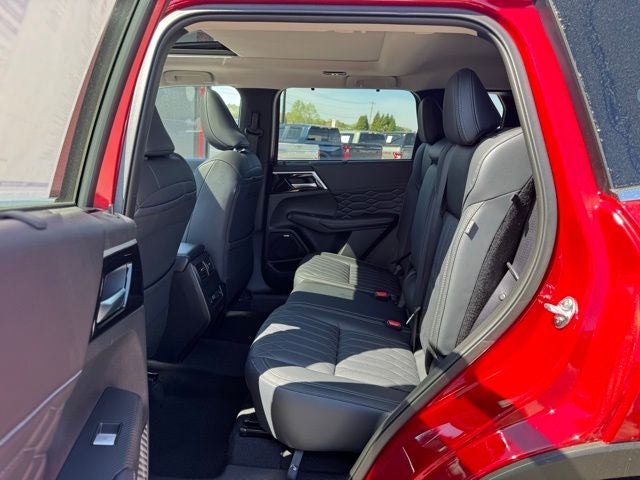 2026 Mitsubishi Outlander Base