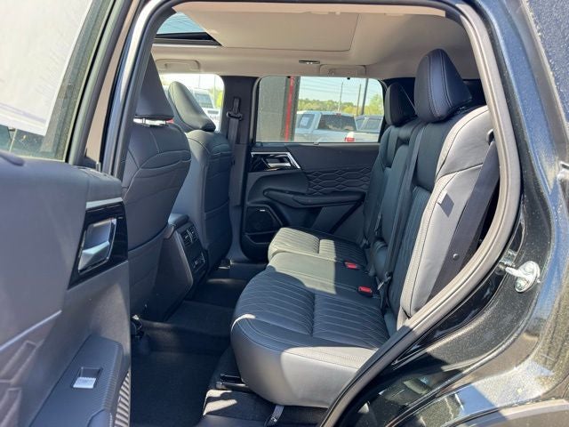 2026 Mitsubishi Outlander Base