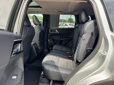 2025 Mitsubishi Outlander Base