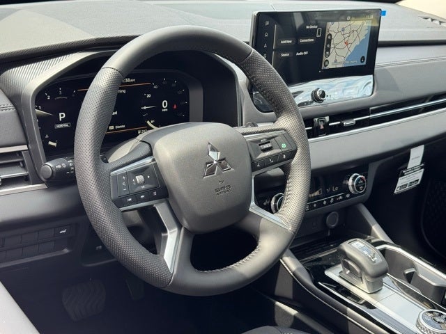 2025 Mitsubishi Outlander Base