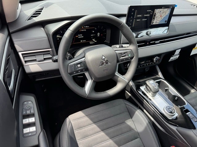 2025 Mitsubishi Outlander Base