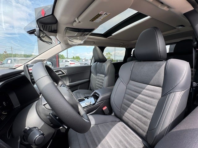 2025 Mitsubishi Outlander Base