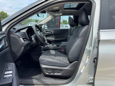 2025 Mitsubishi Outlander Base