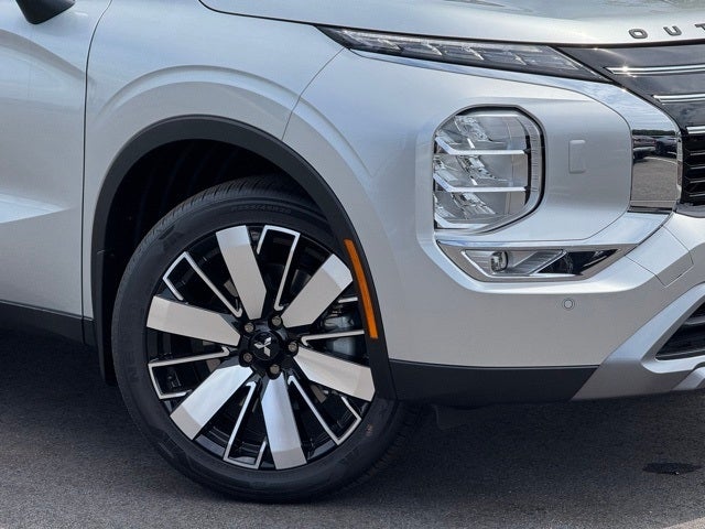 2025 Mitsubishi Outlander Base