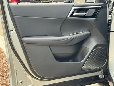 2025 Mitsubishi Outlander Base