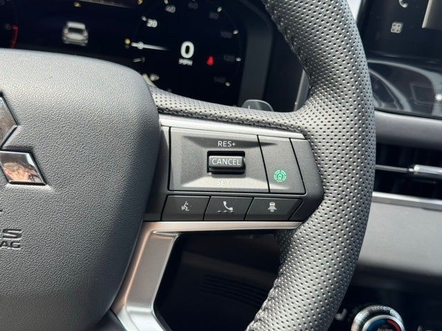 2025 Mitsubishi Outlander Base