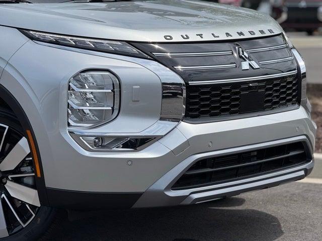 2025 Mitsubishi Outlander Base