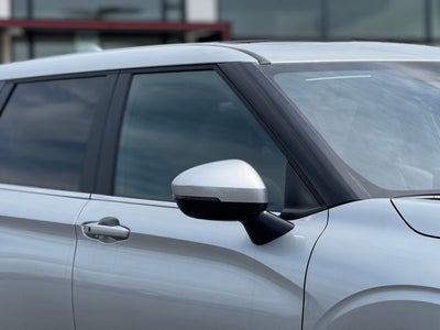 2025 Mitsubishi Outlander Base