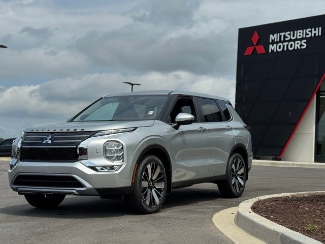 2025 Mitsubishi Outlander Base