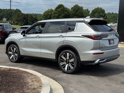 2025 Mitsubishi Outlander Base