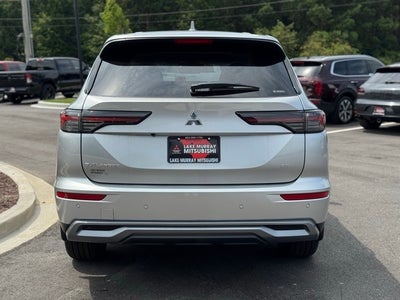 2025 Mitsubishi Outlander Base