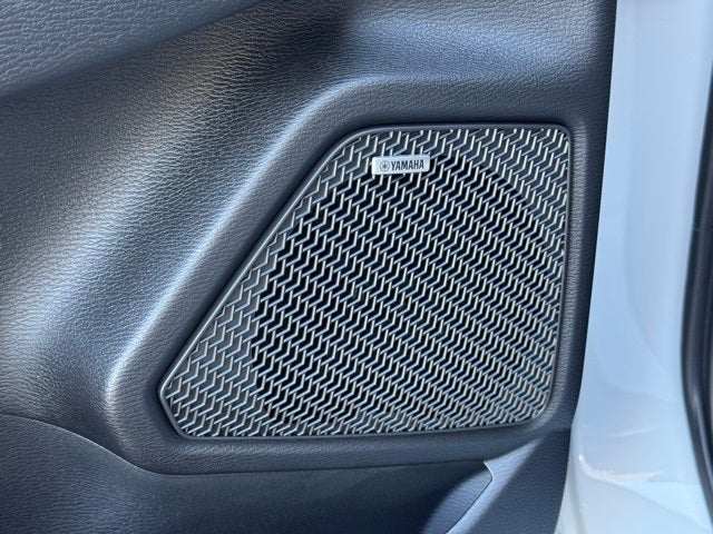 2025 Mitsubishi Outlander Base