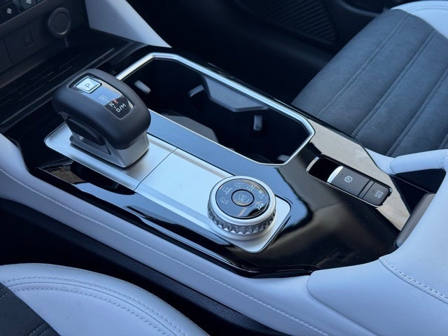 2025 Mitsubishi Outlander Base