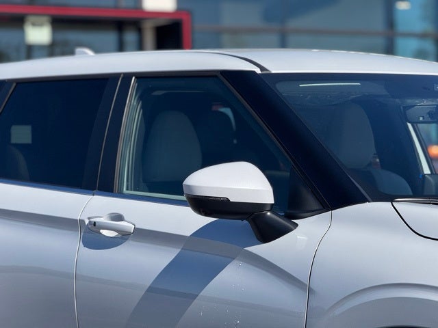 2025 Mitsubishi Outlander Base