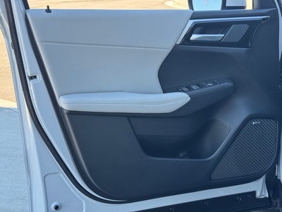 2025 Mitsubishi Outlander Base