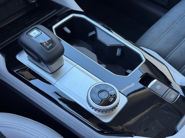 2025 Mitsubishi Outlander Base