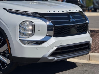 2025 Mitsubishi Outlander Base