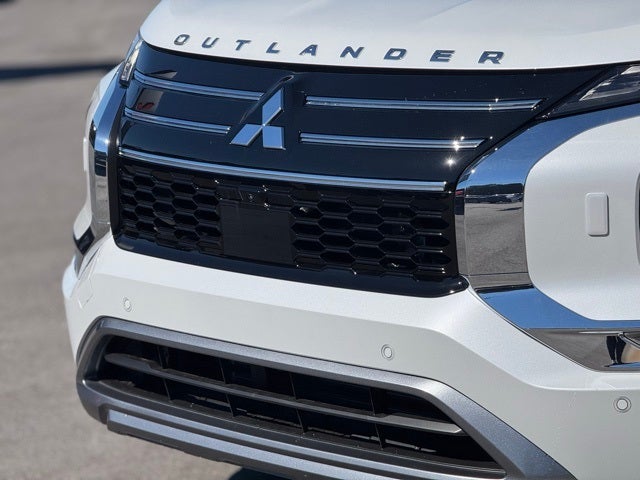 2025 Mitsubishi Outlander Base