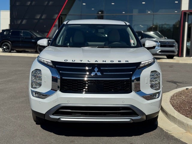 2025 Mitsubishi Outlander Base