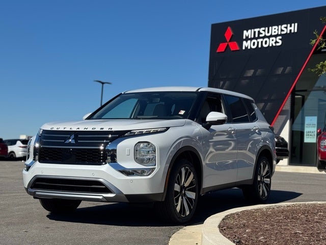 2025 Mitsubishi Outlander Base