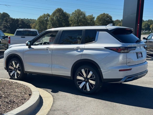 2025 Mitsubishi Outlander Base