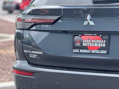 2025 Mitsubishi Outlander Base