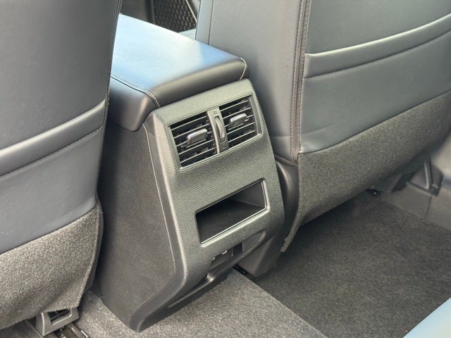 2025 Mitsubishi Outlander Base