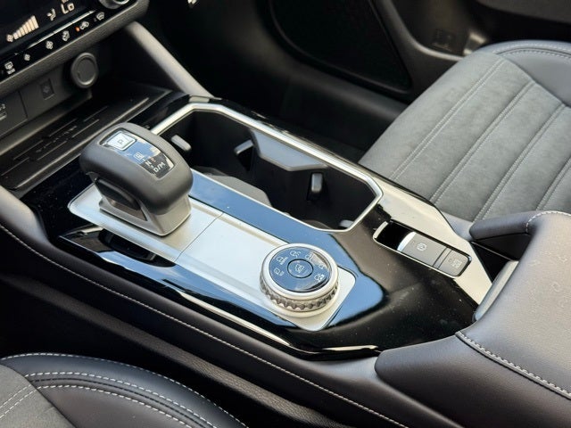 2025 Mitsubishi Outlander Base