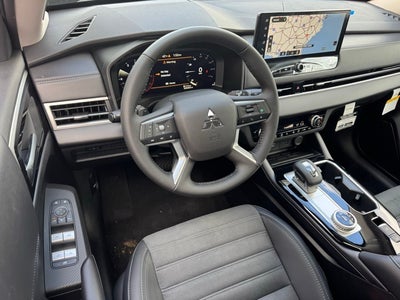 2025 Mitsubishi Outlander Base