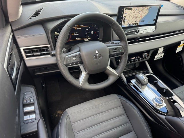 2025 Mitsubishi Outlander Base