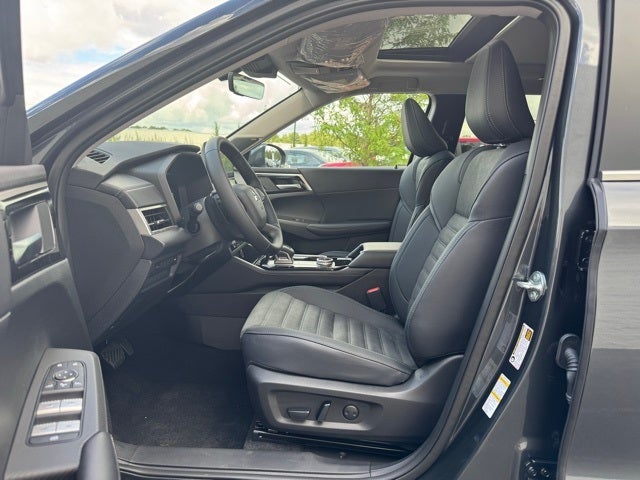 2025 Mitsubishi Outlander Base