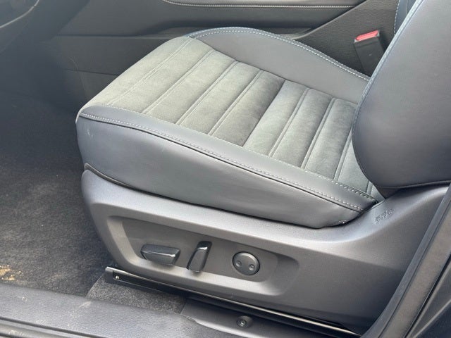 2025 Mitsubishi Outlander Base