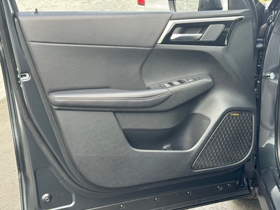 2025 Mitsubishi Outlander Base