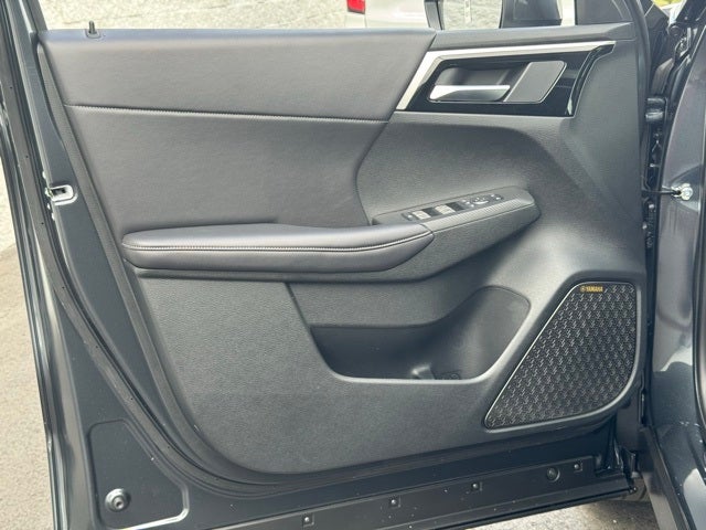 2025 Mitsubishi Outlander Base