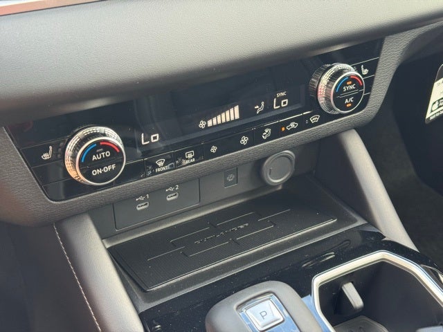 2025 Mitsubishi Outlander Base