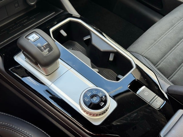 2025 Mitsubishi Outlander Base