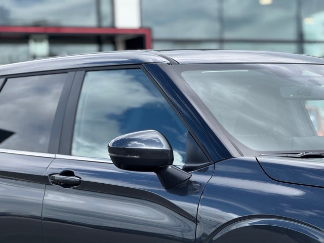 2025 Mitsubishi Outlander Base